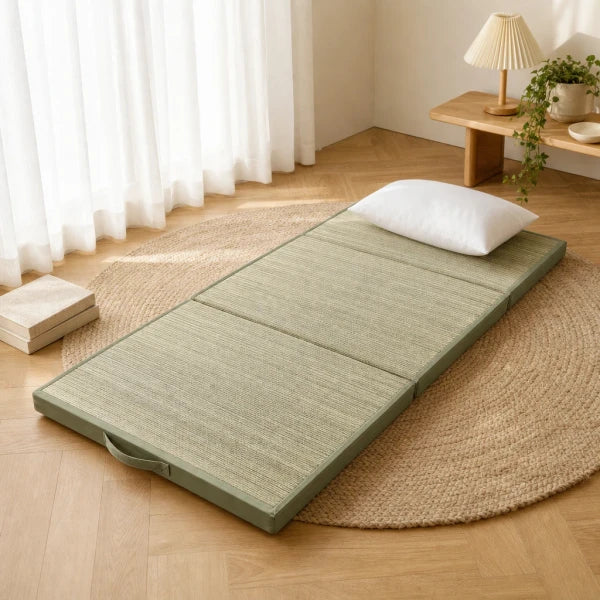 Matelas de sol tressé, en situation dans une chambre