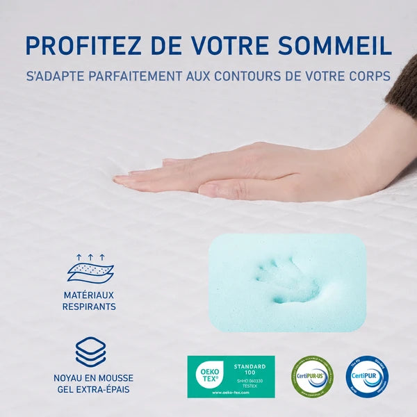 Main appuyée sur la mousse à mémoire de forme infusée de gel, empreinte visible, certifications OEKO-TEX et CertiPUR