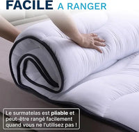 Surmatelas microfibre plié, facile à ranger quand il n'est pas utilisé