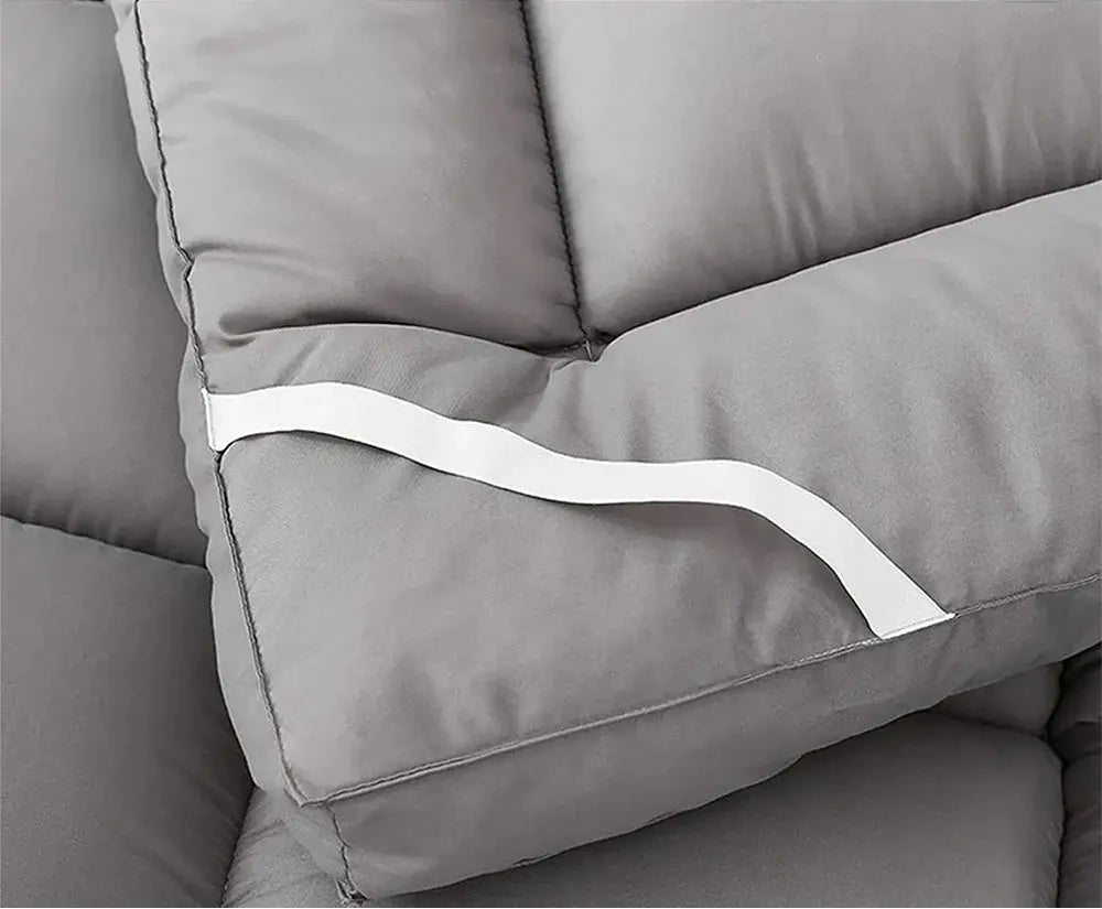 Détail de la sangle élastique blanche au coin du topper gris